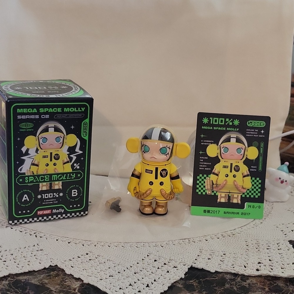 POP MART Mega Space Molly 100% Series 02 Limited Edition Vinyl Figure Kennyswork